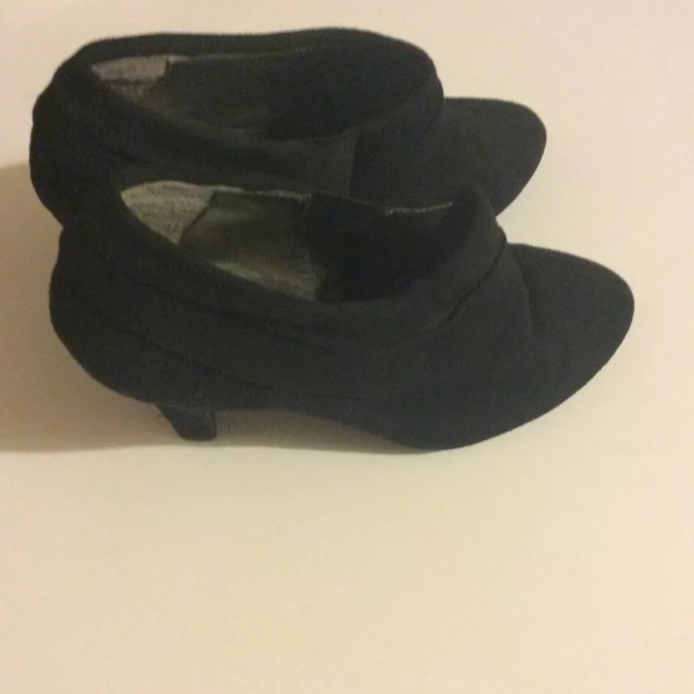 Karen Scott black heels